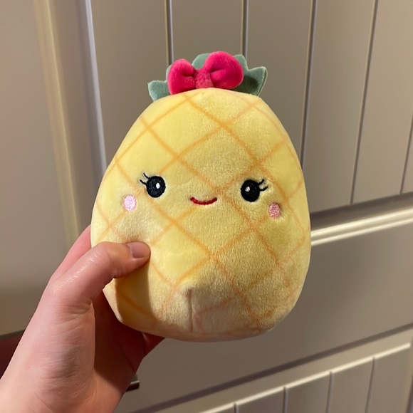 Squishmallows Other - Squishmallow pineapple Lulu